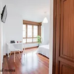 Enorme Casa Con 5 Banos Y Terraza *