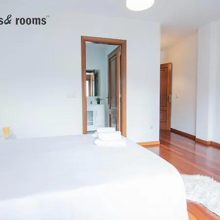 Apartment Enorme Casa, 5 Banos Y Terraza Santiago de Compostela