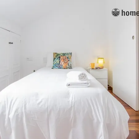 Enorme Casa Con 5 Banos Y Terraza *
