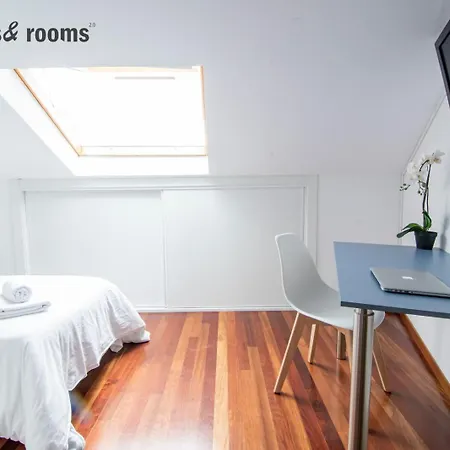 Enorme Casa Con 5 Banos Y Terraza * Santiago de Compostela