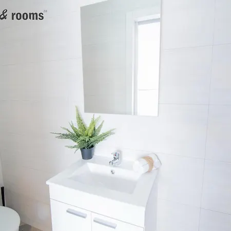 Enorme Casa Con 5 Banos Y Terraza * Santiago de Compostela