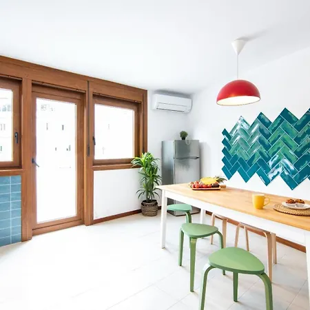 Enorme Casa Con 5 Banos Y Terraza