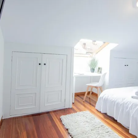 Enorme Casa Con 5 Banos Y Terraza Ferienhaus Santiago de Compostela