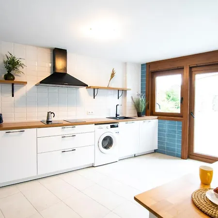 Enorme Casa Con 5 Banos Y Terraza Ferienhaus Santiago de Compostela
