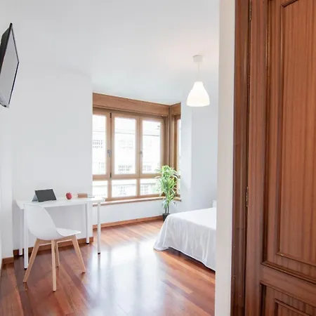 Enorme Casa Con 5 Banos Y Terraza