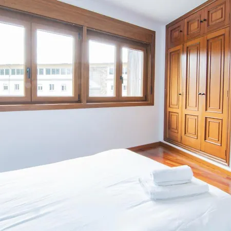 Enorme Casa Con 5 Banos Y Terraza *