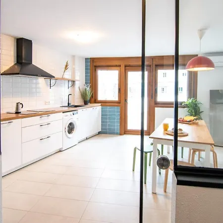 Enorme Casa Con 5 Banos Y Terraza * Santiago de Compostela