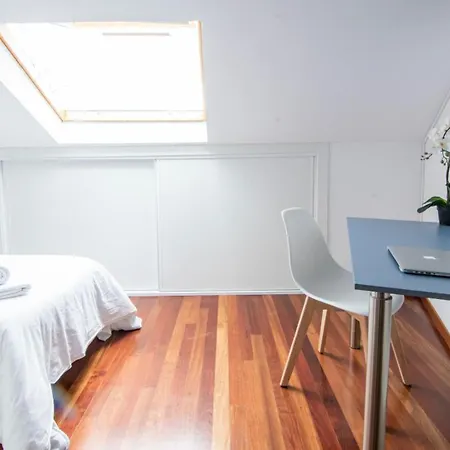 Enorme Casa Con 5 Banos Y Terraza * Santiago de Compostela